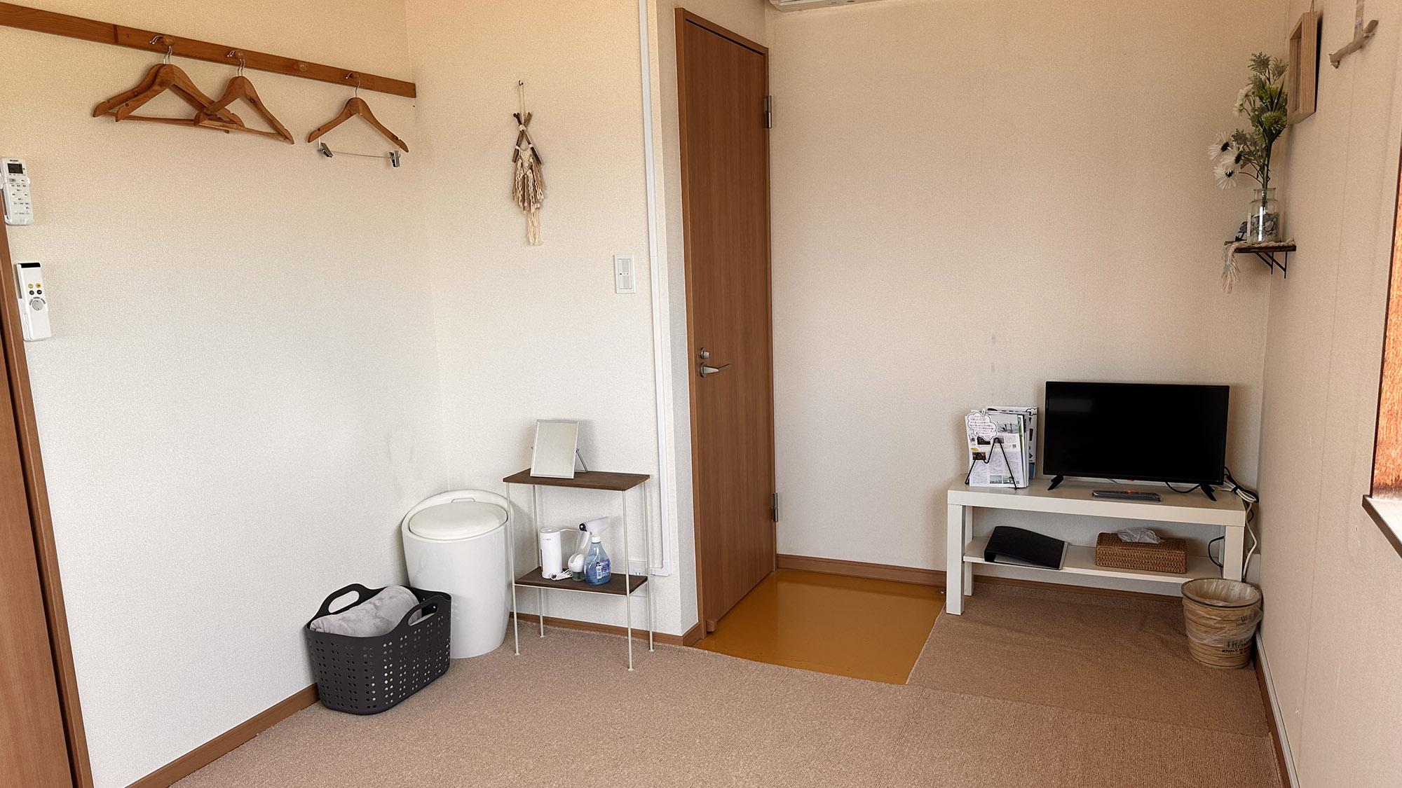 ・【3名様用洋室】テレビを完備。滞在先でもお気に入りのテレビをご覧ください