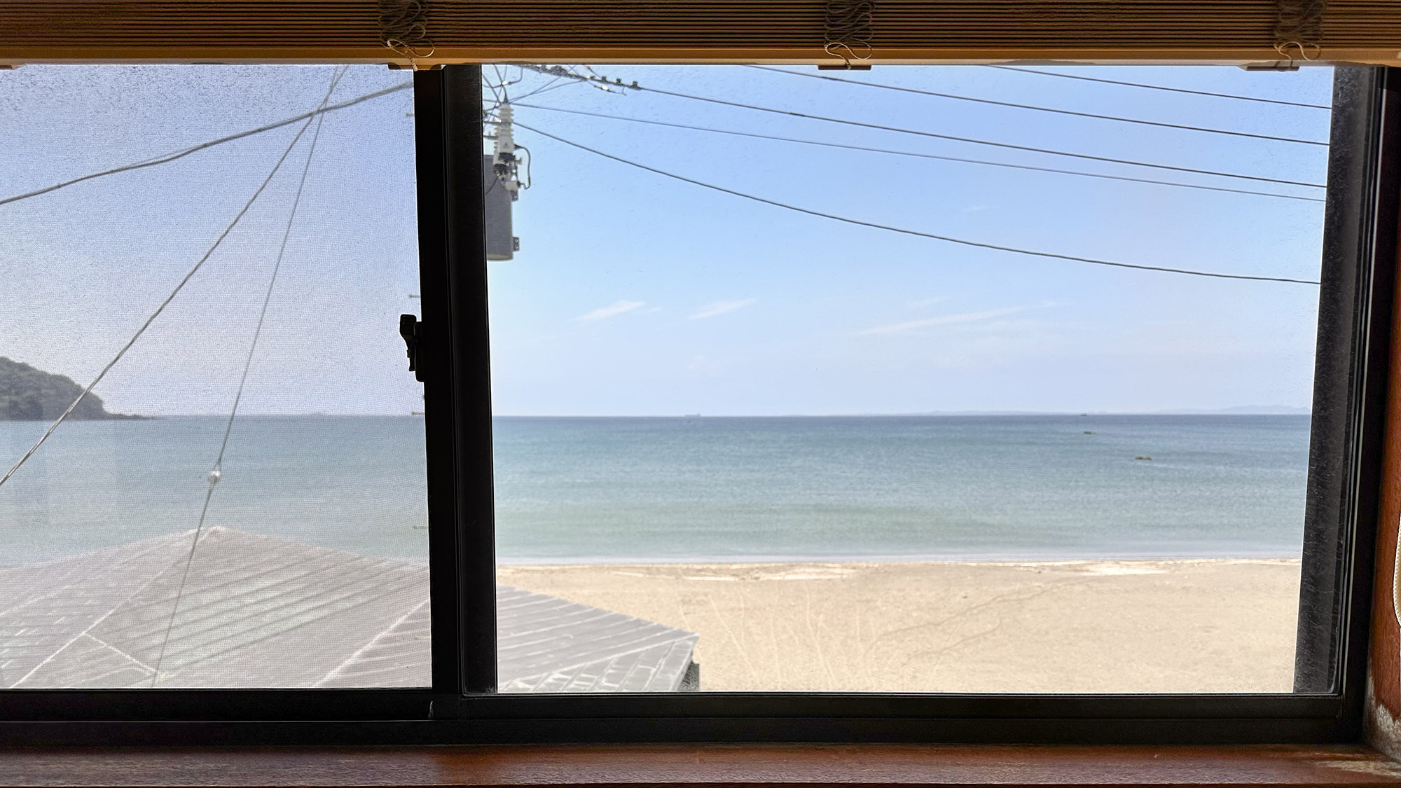 ・【3名様用洋室】海は目の前！自然を近くに感じて、思い思いの時間をお過ごしいただけます