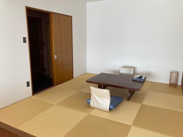 【須崎御用邸側】和洋室 8畳+ツイン