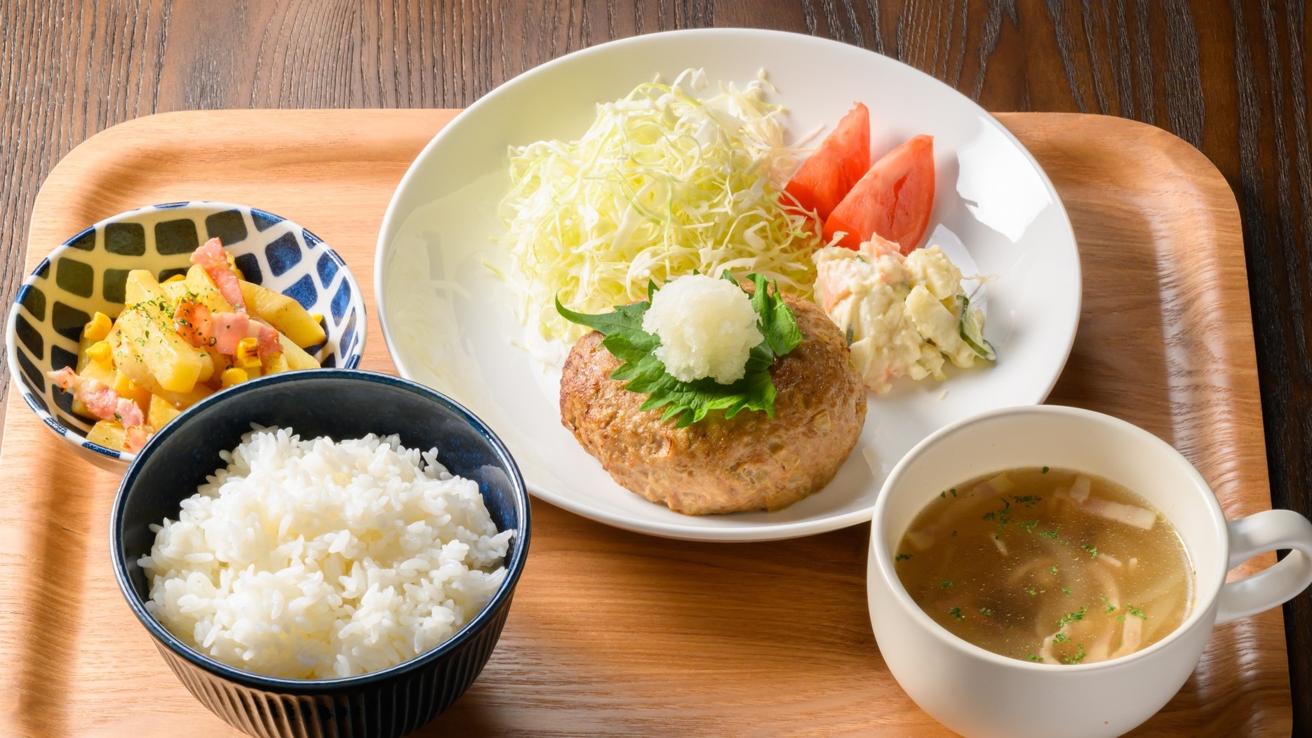 【朝夕2食付き】食事の心配不要！長期滞在にもおすすめ ※土曜夜・日曜・月曜朝は食事の提供がありません