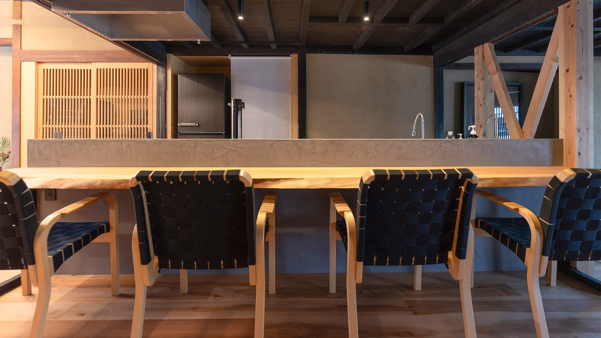 ・【OMOYAキッチン】開放感のあるカウンターキッチン。調理をしながら会話を楽しめます