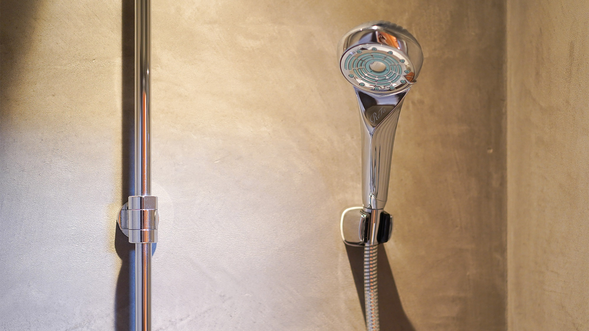 ・【OMOYAシャワールーム】毛穴の奥の汚れまでやさしくすみずみまで洗い流します