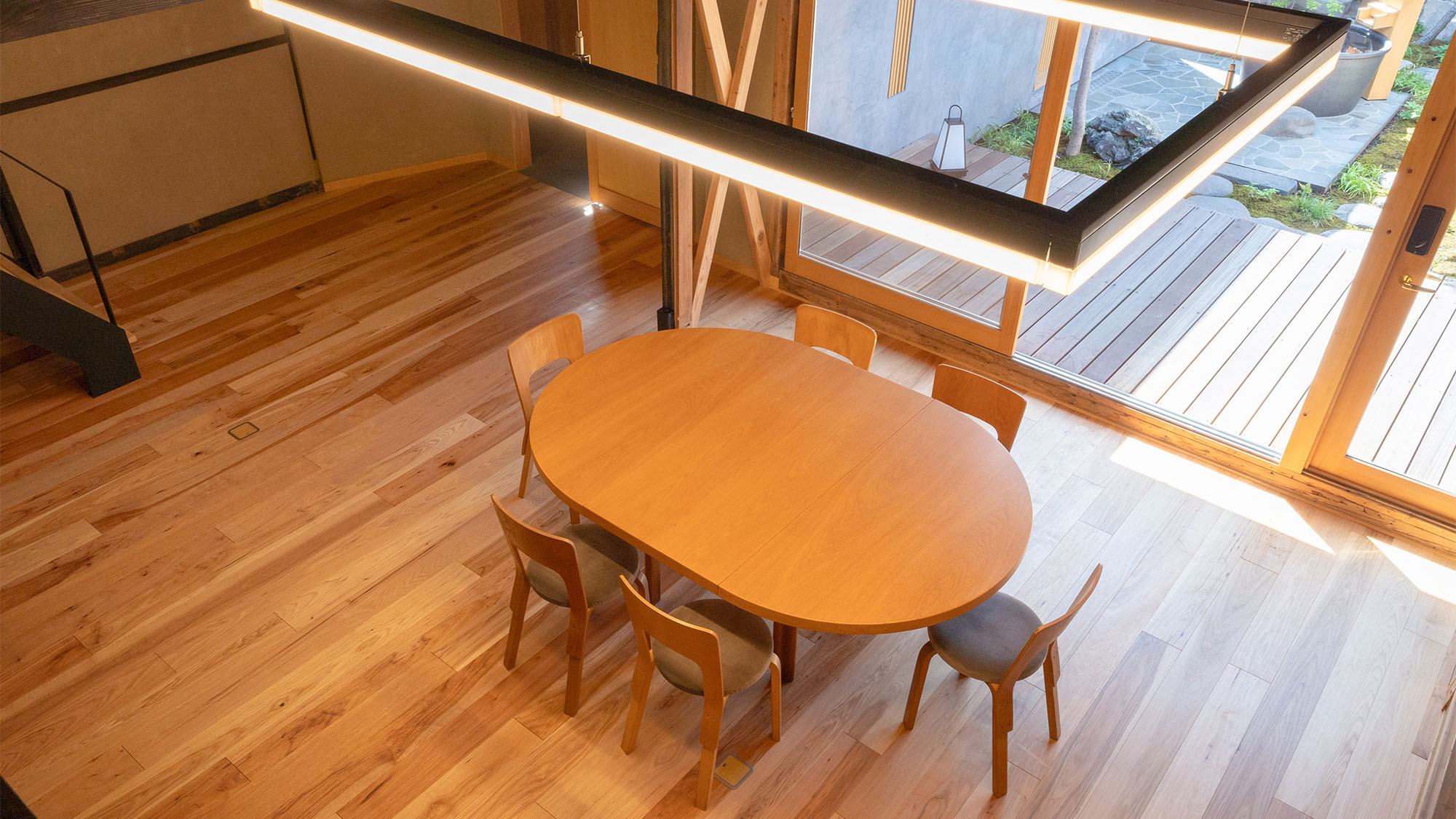 ・【OMOYAダイニング】貸切のプライベートワークスペースは、アイデアを育む場にもなります