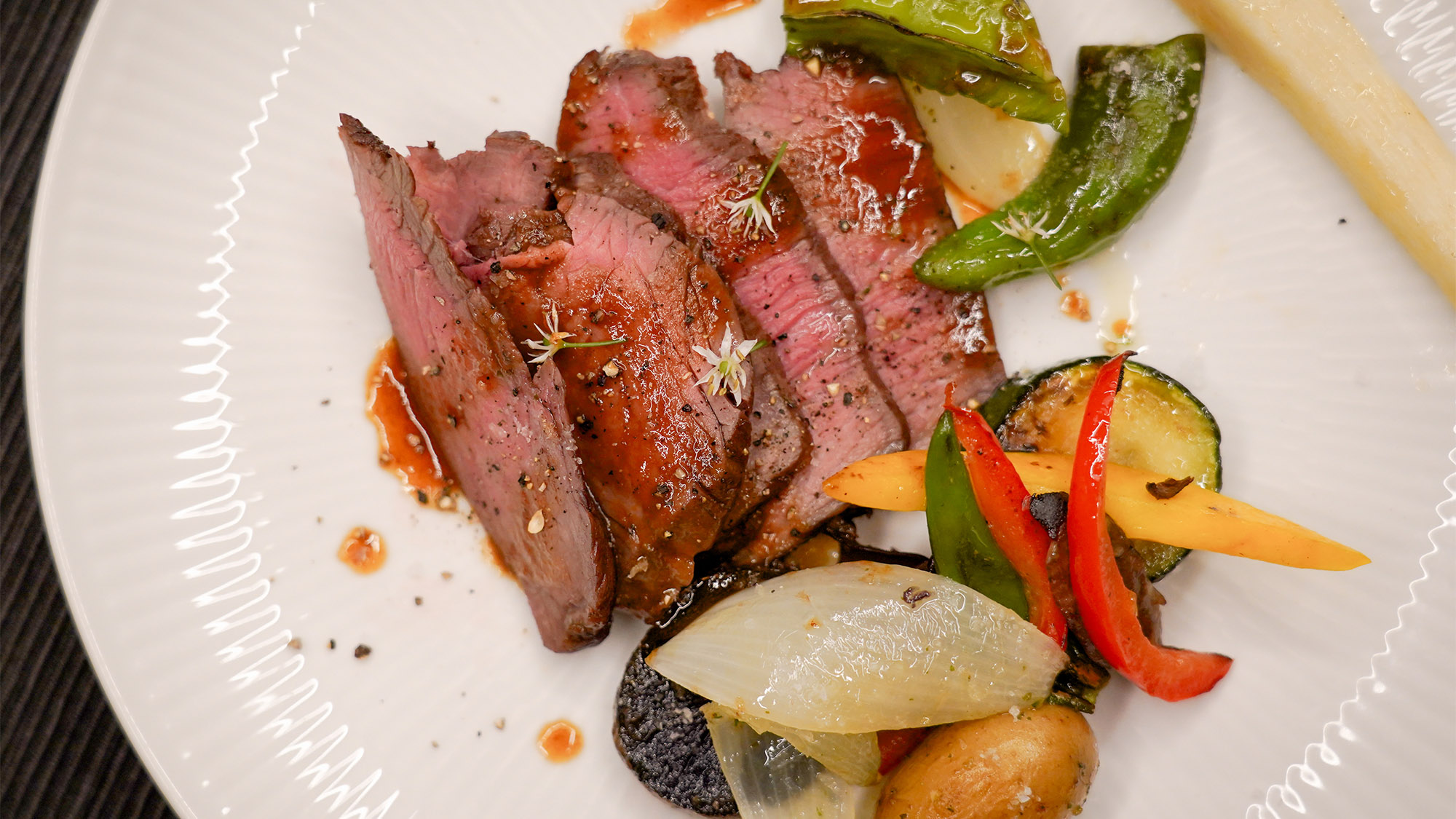 ・【ケータリング料理イメージ】シェフおすすめの旬の食材を使ったお料理をお楽しみください