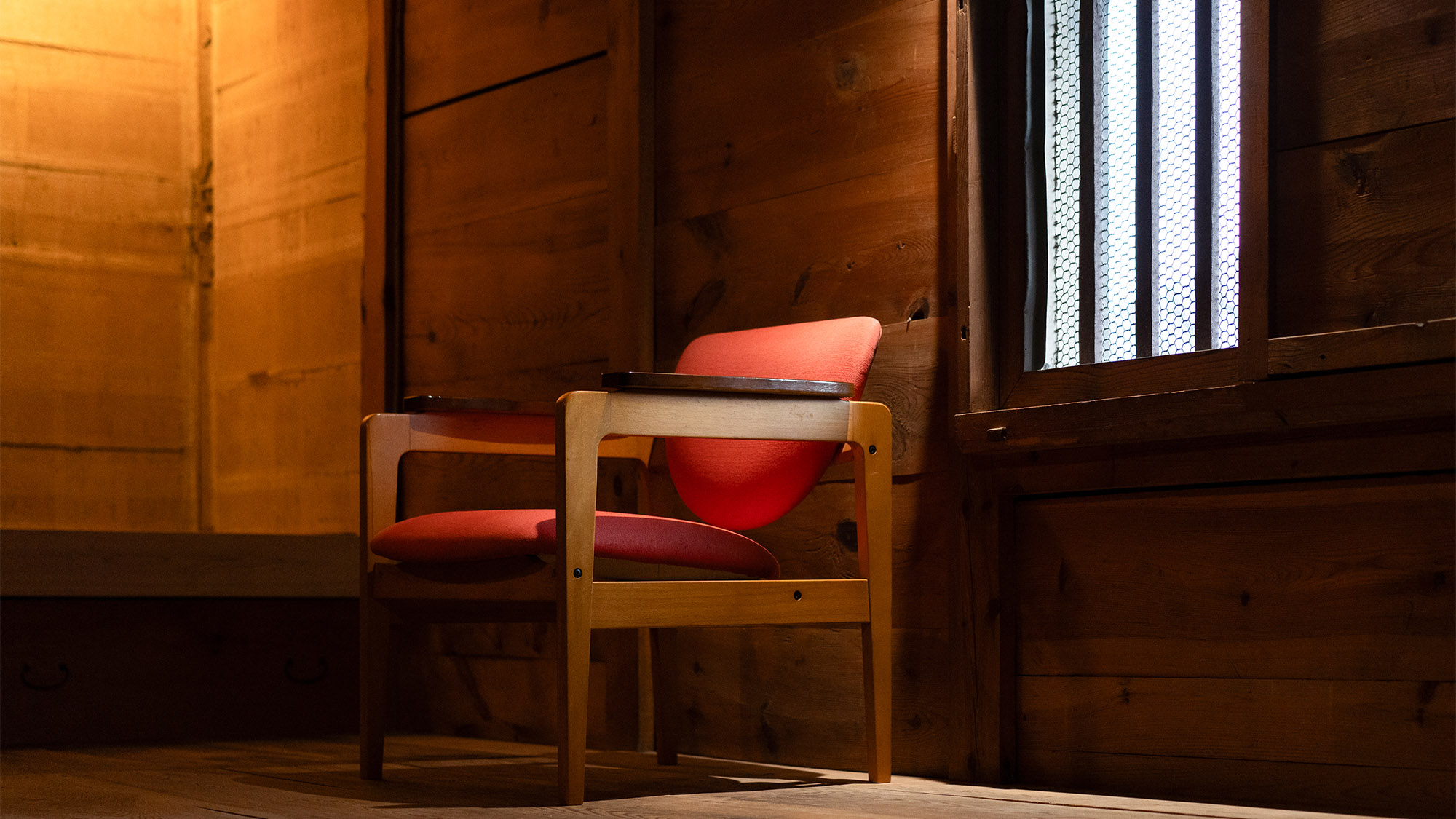 ・【DOZO図書館】読書だけでなく、ワケーションにもお使いいただけます