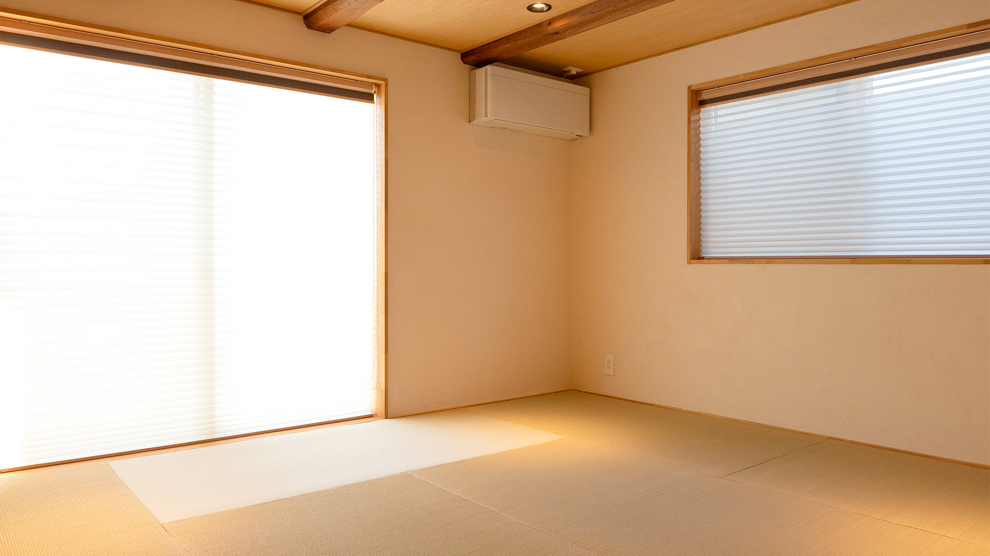 ・【OKAIKO和室】プリーツスクリーン越しのやさしい光が、室内を優しく包みます