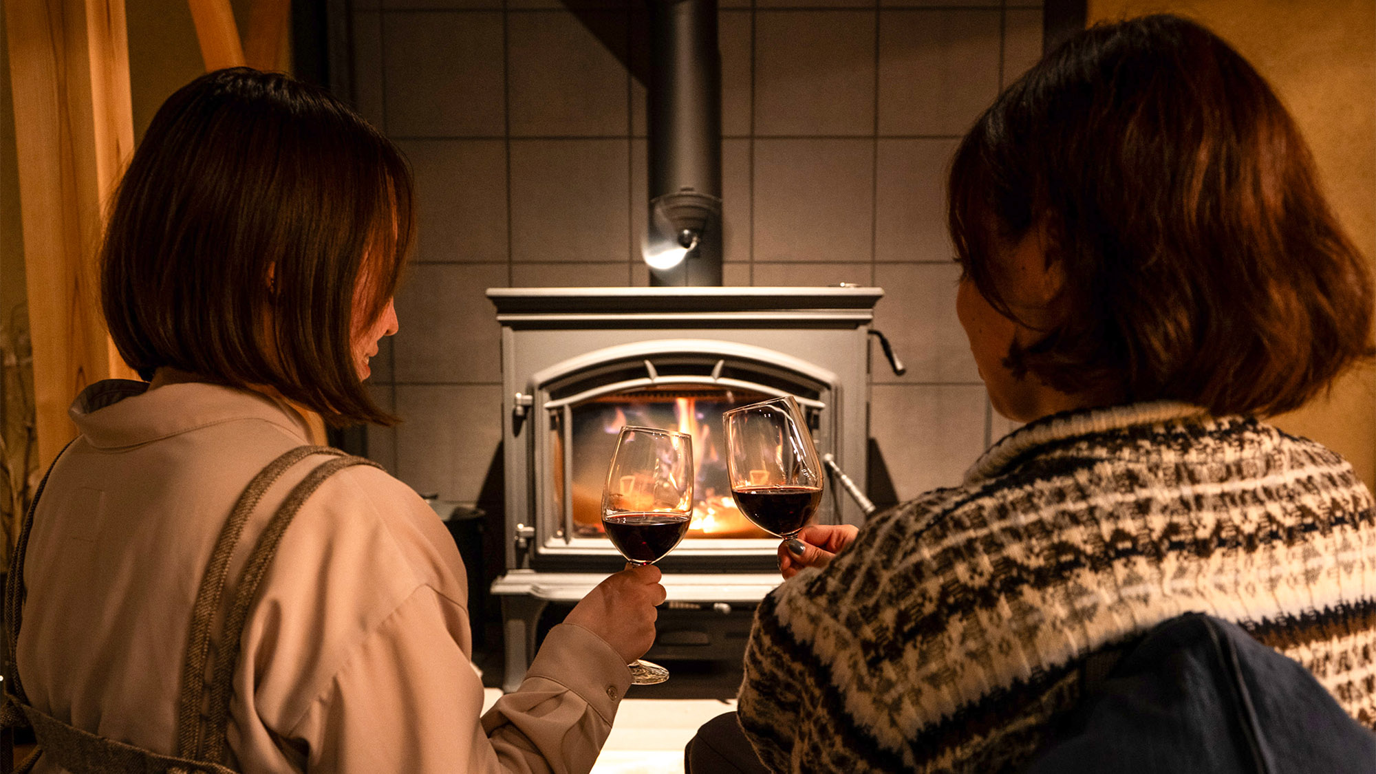 ・【OMOYAストーブ】揺らめく炎を眺めながら、東御市産のワインをお楽しみください
