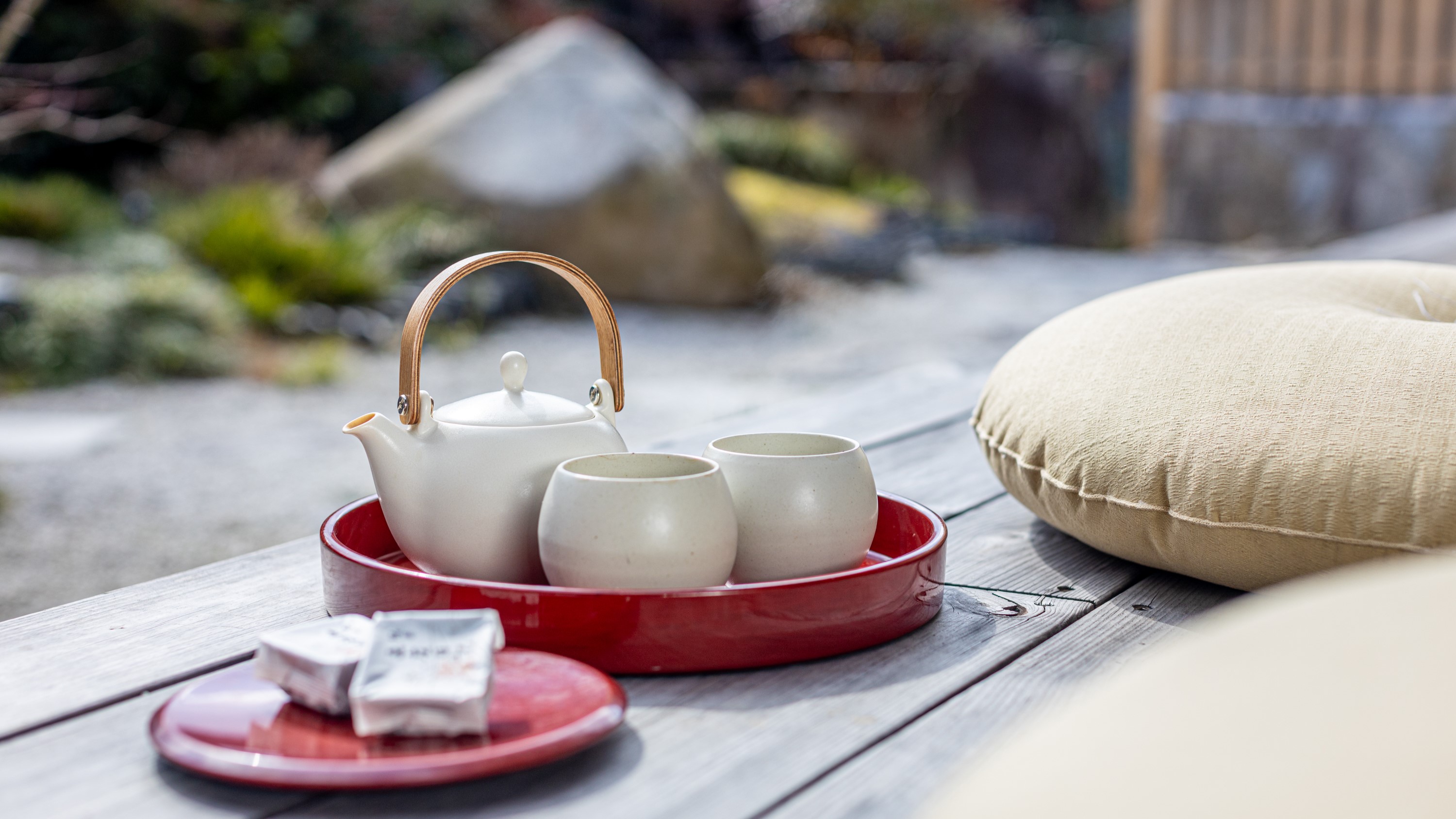 縁側でお茶を