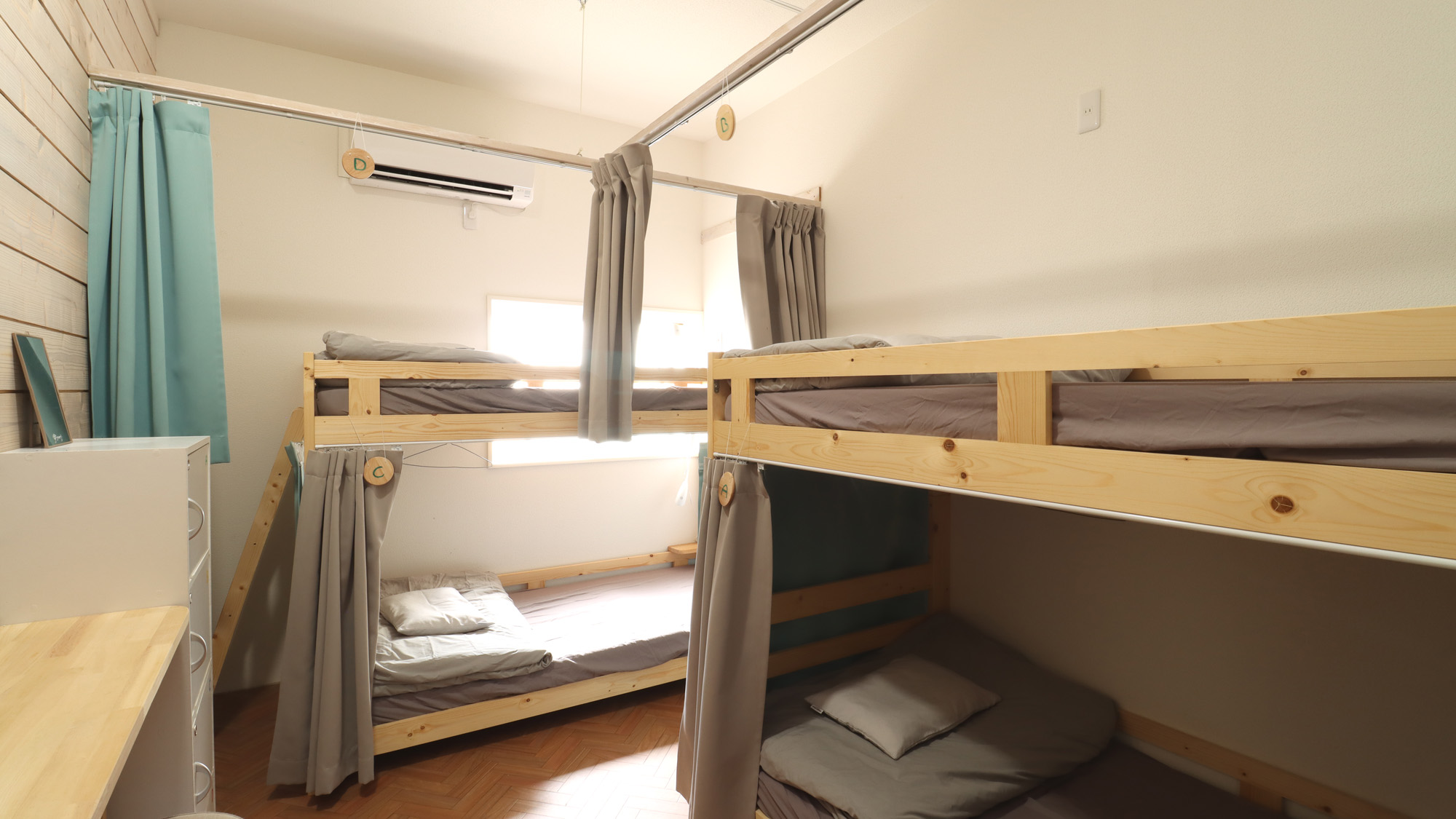 【1F】ドミトリー：男女混合ドミトリーと女性専用ドミトリーがあります