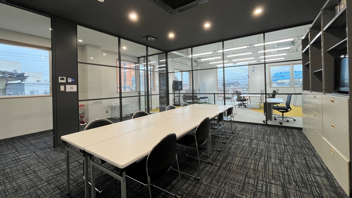 【連泊割3泊〜】1泊700円OFF！ワーキングスペース・会議スペースのある複合施設でお得に滞在 