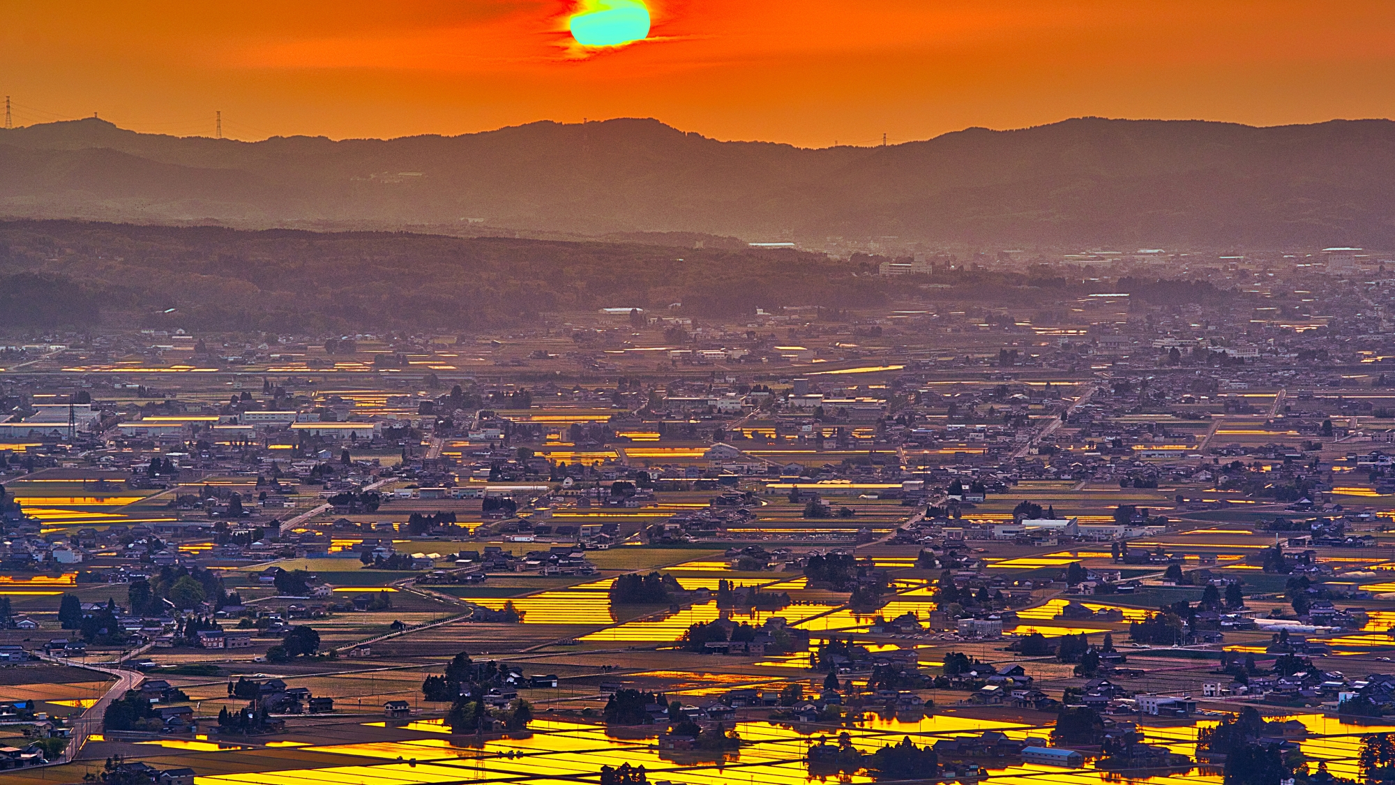 ◆散居村展望広場から望む、夕陽が映し出す絶景