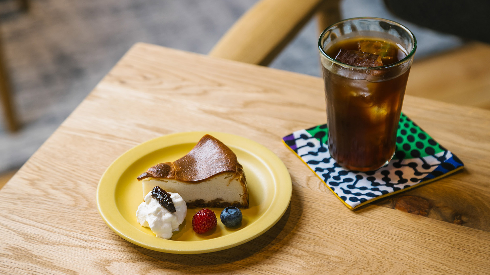 ・【caf&eacute; & music】チーズケーキとドリンクで、上質な癒しの時間をお過ごしください