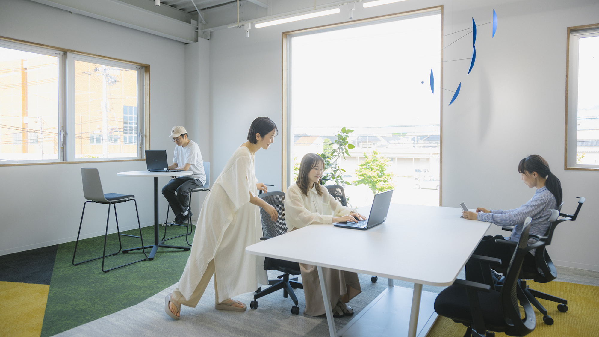 ・【ワーキングスペース】「labo」はどなたでもご利用いただけるコワーキングスペース・小会議室です