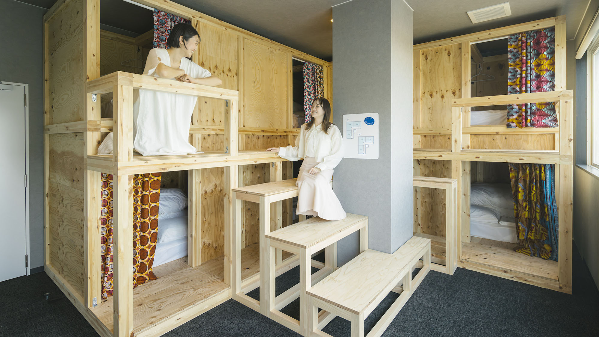 ・【ドミトリー#1】木の温もりが心地よいドミトリー、シモンズ製のベッドでお寛ぎください