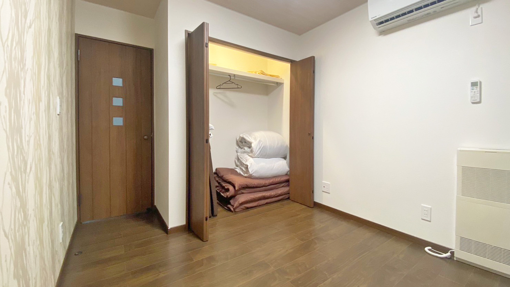 ★【寝室】2階の寝室一例（フローリング布団部屋1）