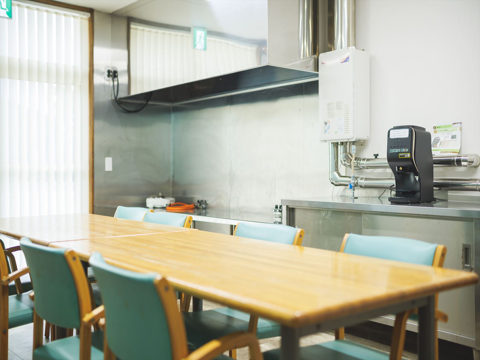 カフェスペース内観　全体