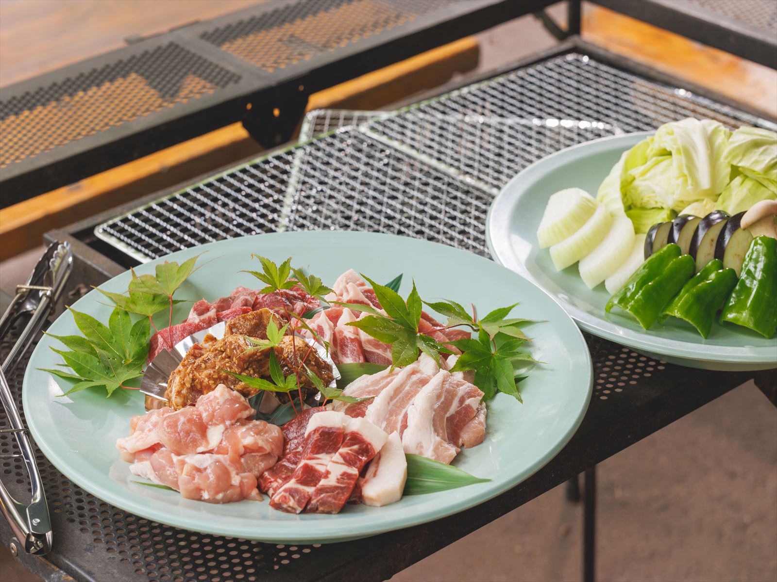 バーベキューメニューお肉、野菜　網の上