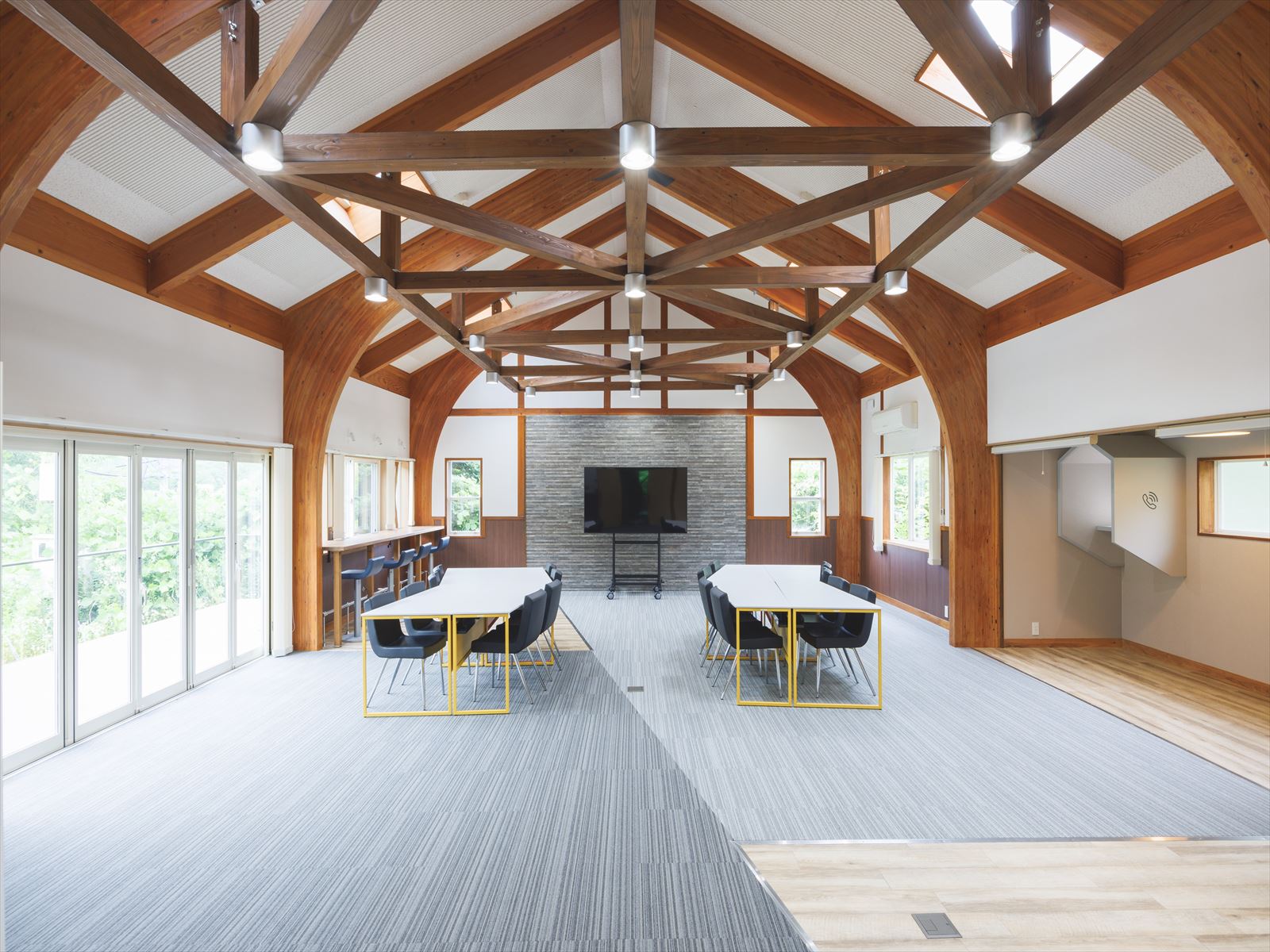 研修棟内観全体