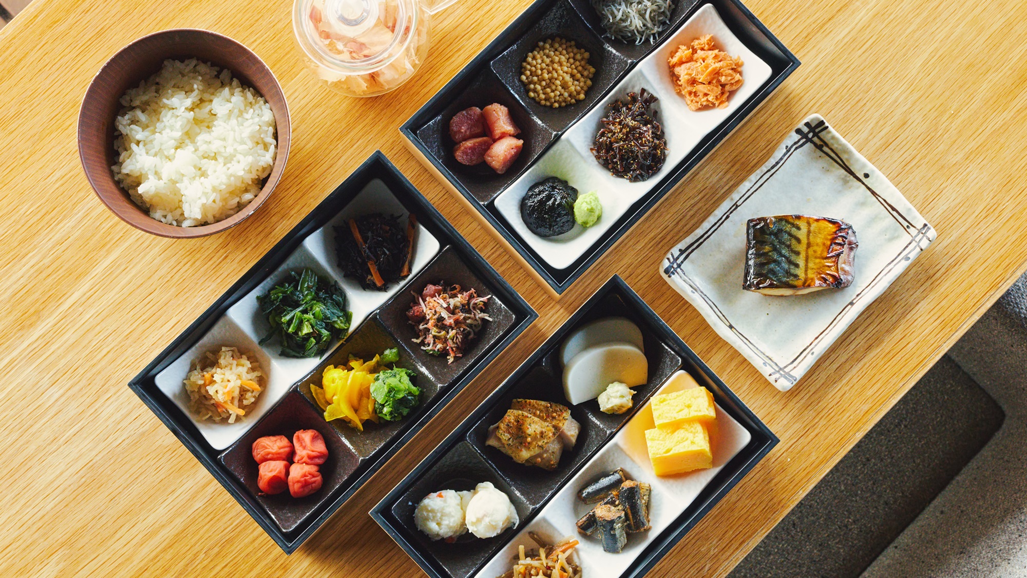 【ご朝食】多種類のおかずをお好みで（一例）