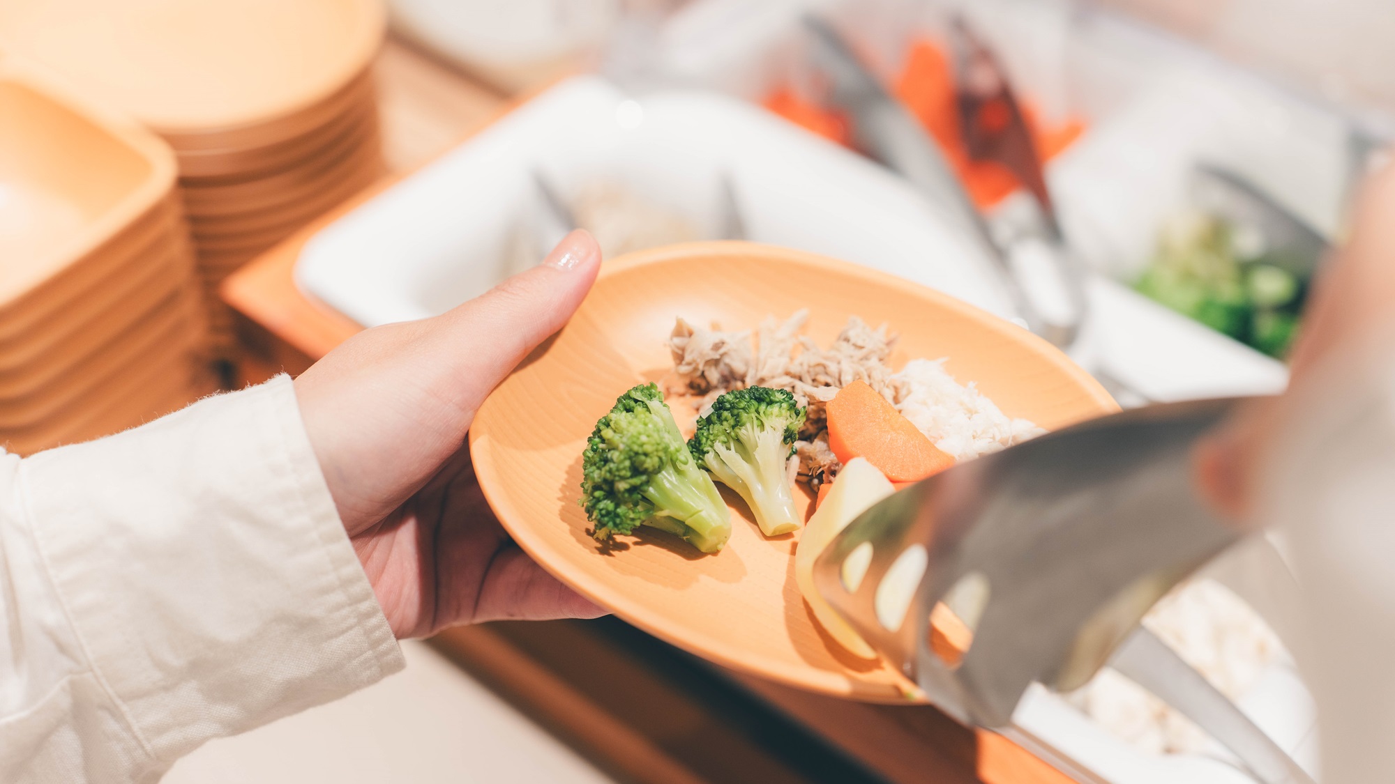 【わんちゃんビュッフェ】みんなと一緒にお食事！