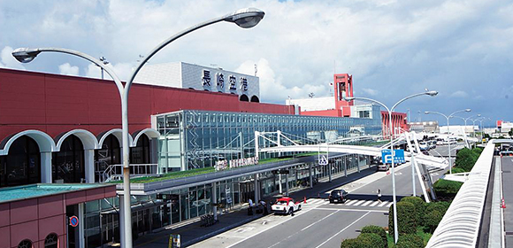 長崎空港まで車で約15分
