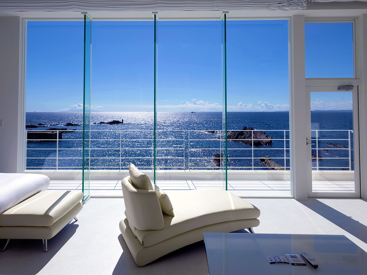 ２階はオーシャンフロントを一望できる圧巻の景色をご堪能いただけます