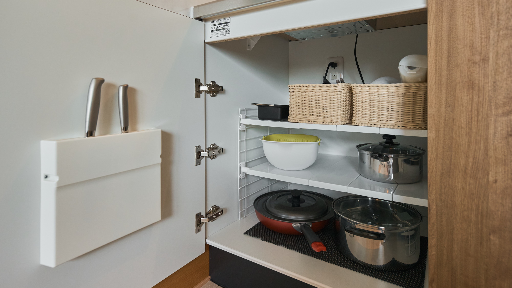スタンダードルーム一例|調理器具を一式備え付けております。