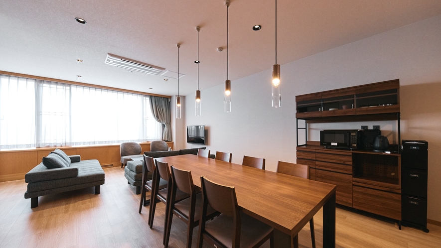 グランドルーム一例|3LDK・最大8名までご宿泊可能な和洋室。(キッチン・洗濯機あり)