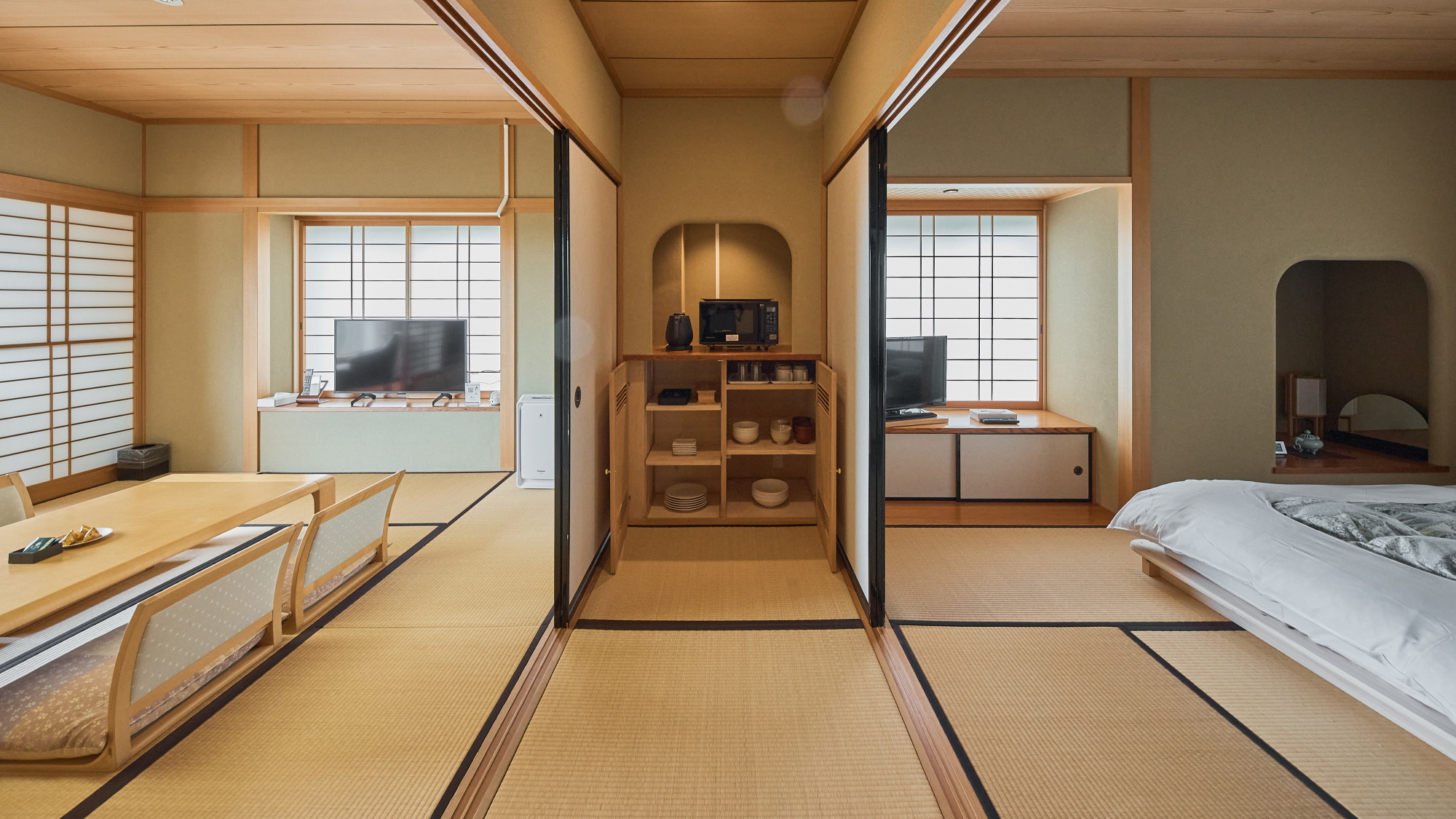 デラックスルーム1タイプ一例|約70平米(和室1DK)・6名定員の客室
