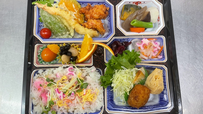 【２食付／バラ寿司御膳】地元食材を活かした＜手作り夕食お弁当＞＜新鮮たまご等朝食バイキング＞