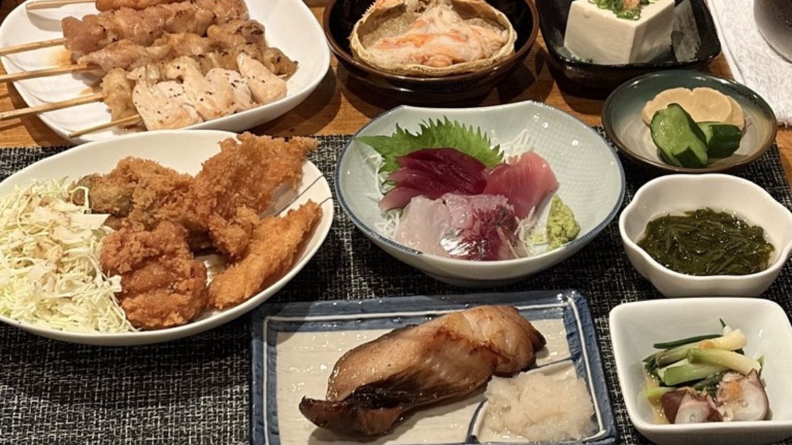 【1泊2食｜1日2組限定】NIPPONIA佐渡相川金山町セレクトの昭和レトロ居酒屋で地元の味を愉しむ