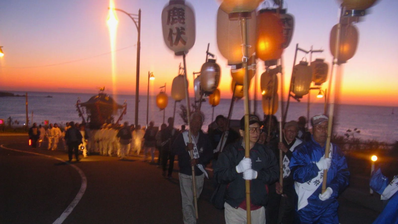 世界遺産登録2周年！400年の悠久の歴史を体感！ガイド付き夜の相川まつり・提灯行列参加ツアー