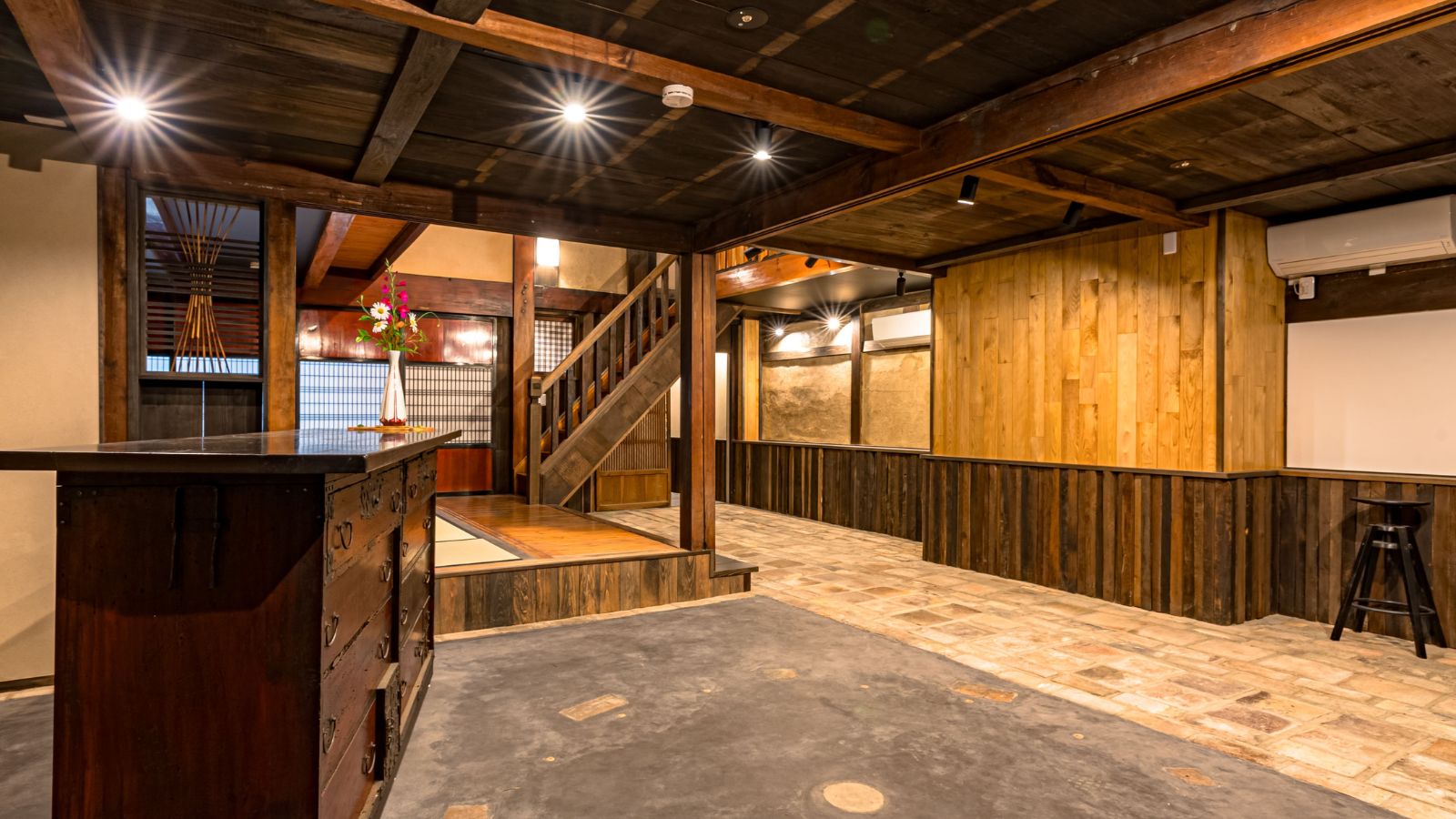 清水家棟　ロビー