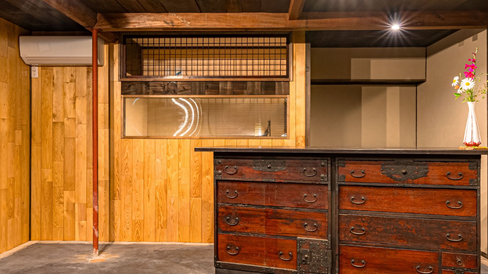 清水家棟　ロビー