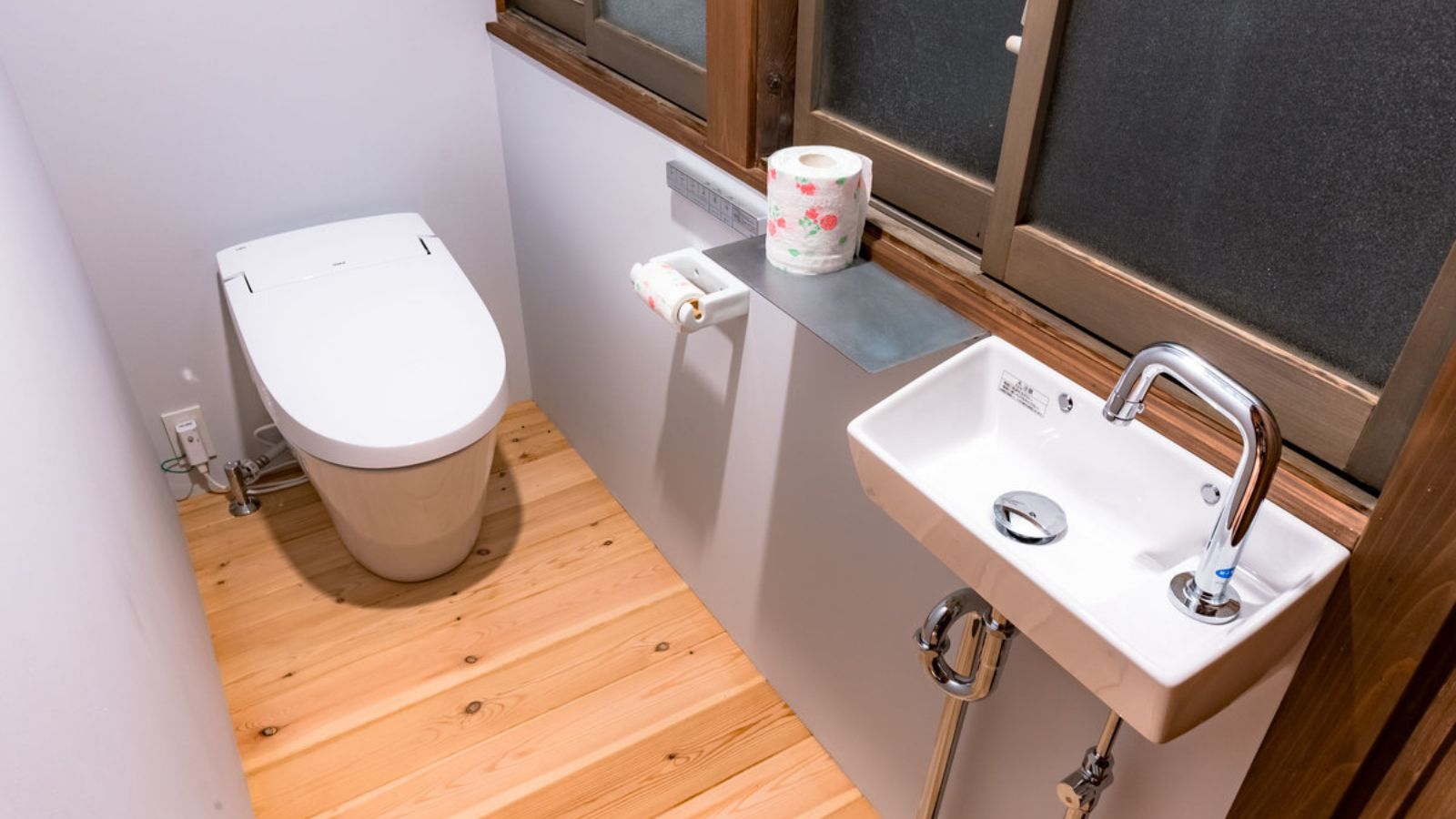 はなれ　左門町　お手洗い