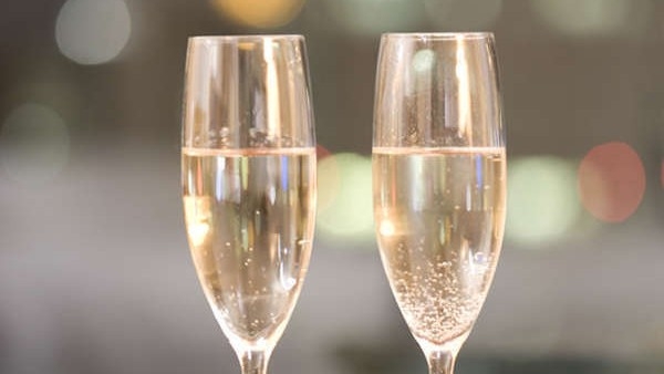 【いい夫婦・いい場所・いい時間プラン】２人の歴史を語りましょう♪スパークリングワイン付★11時アウト