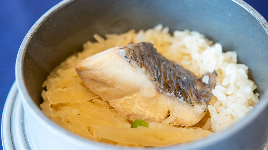 （3月）日にち限定【牡蠣鍋と鯛釜飯の満福膳】料理を控えめに、リーズナブルに楽しむ。9，900円〜