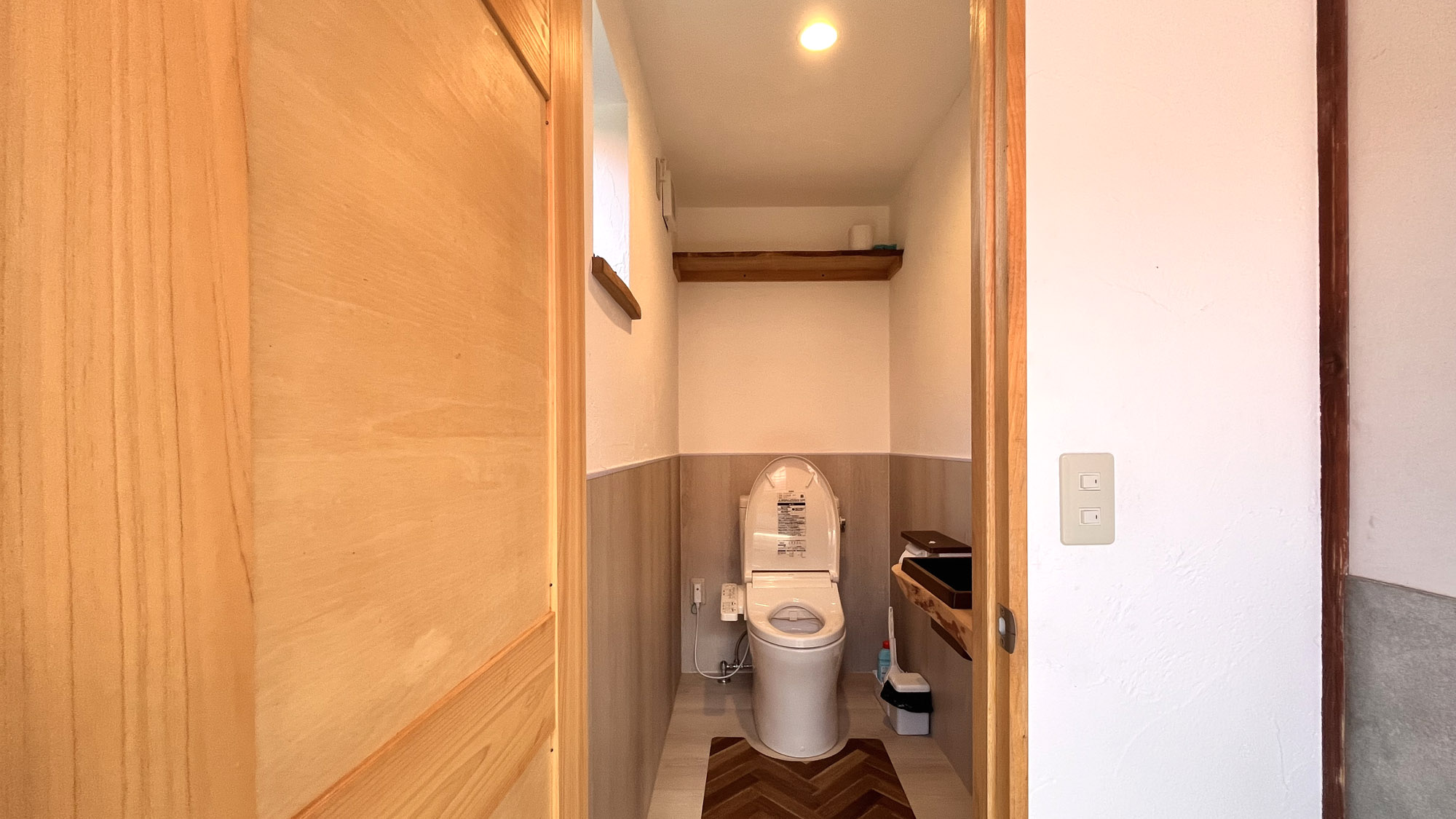 【別棟】共用トイレ(温水洗浄機能付き)