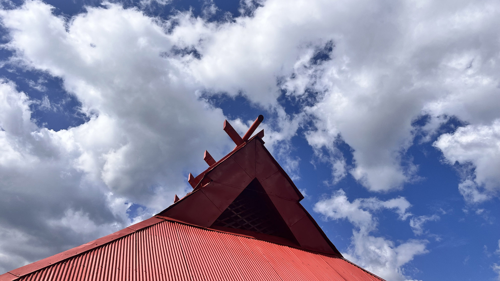 【別棟】青空と屋根のコントラスト