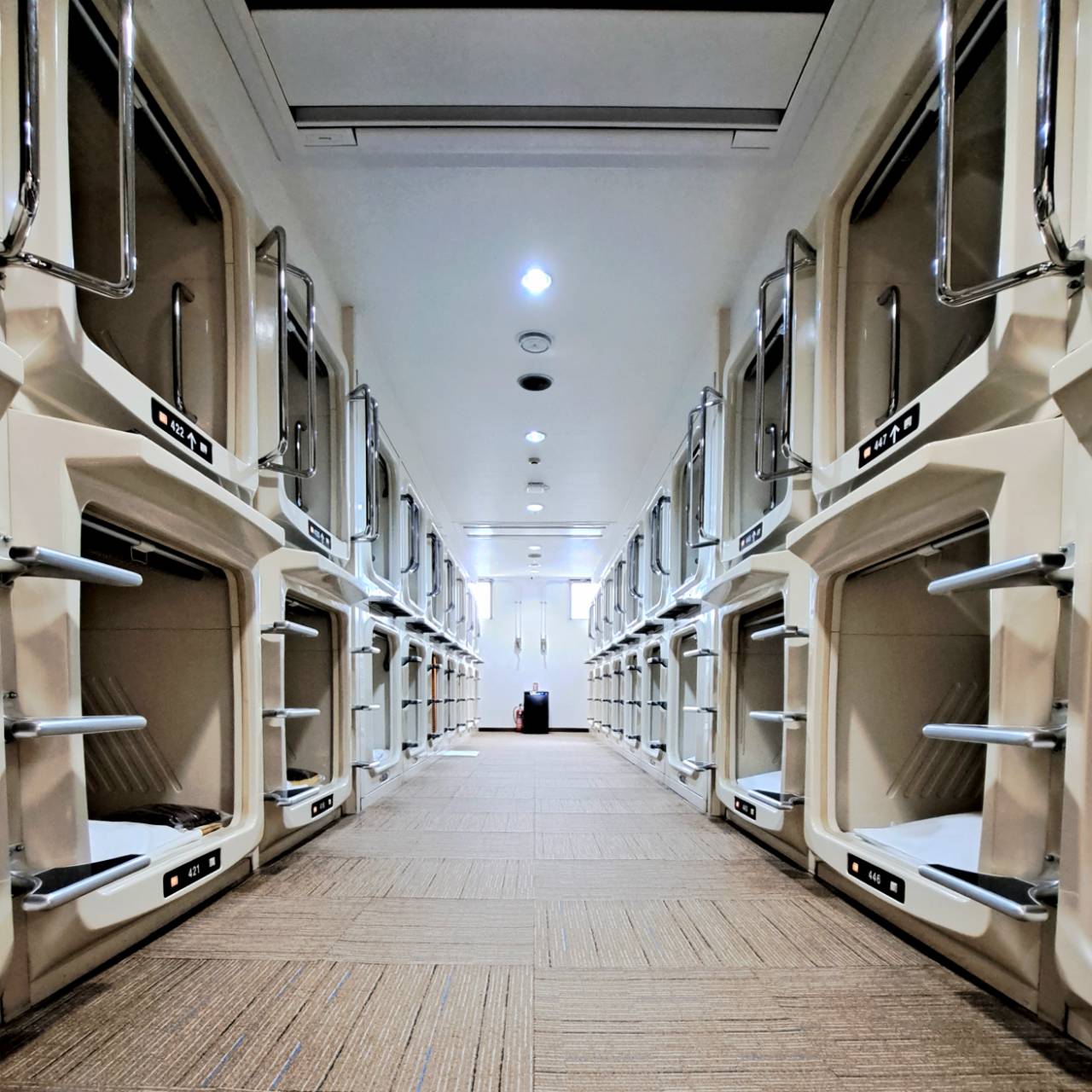 ４階カプセルルーム