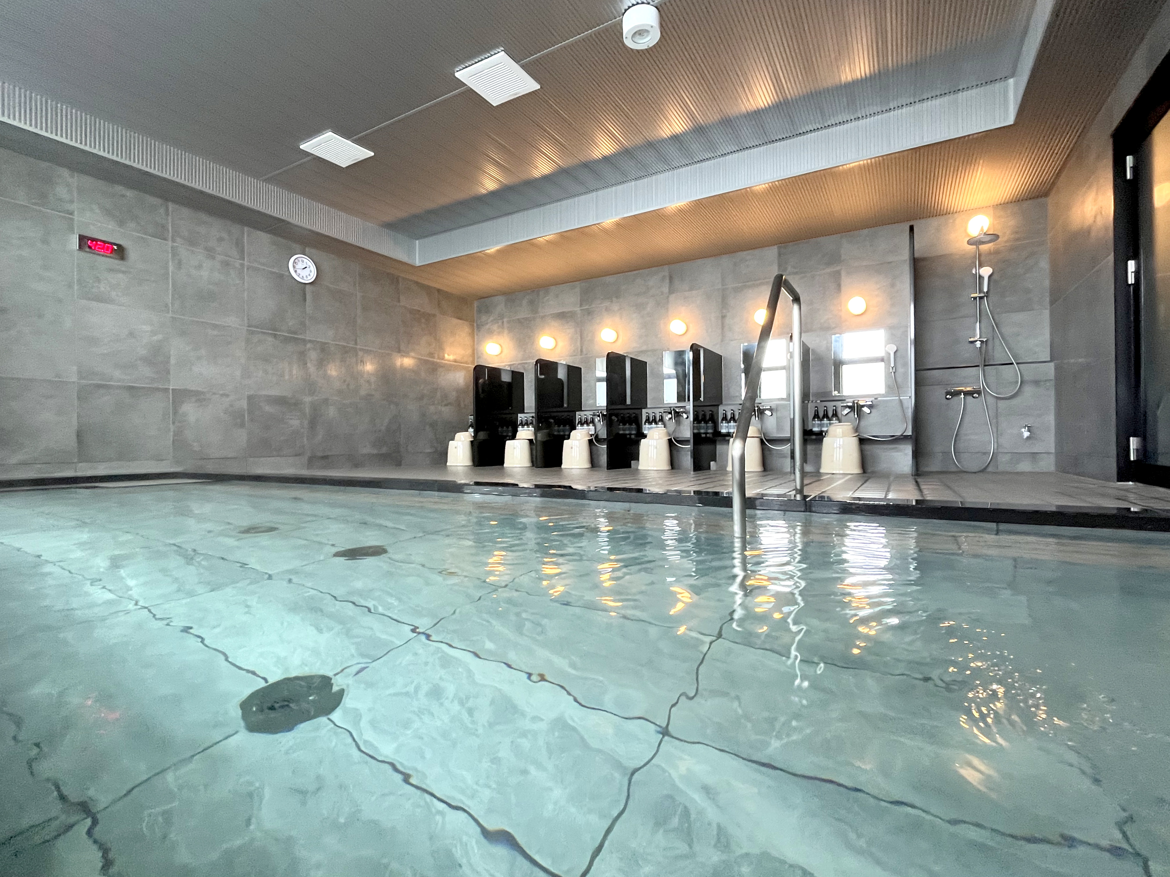 宿泊者専用温泉（男湯）美肌の湯