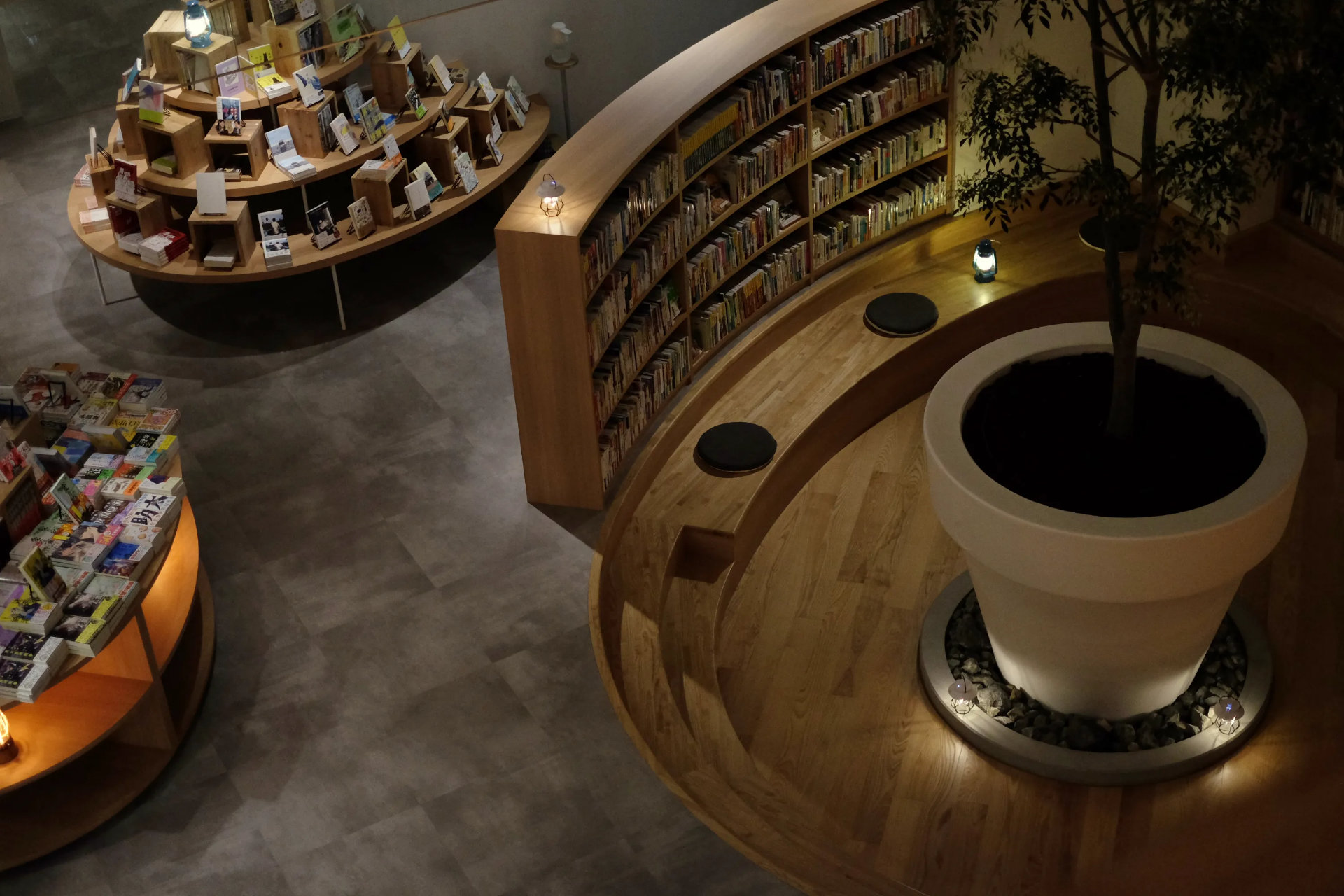 【夜の本屋】本屋は夜が面白い
