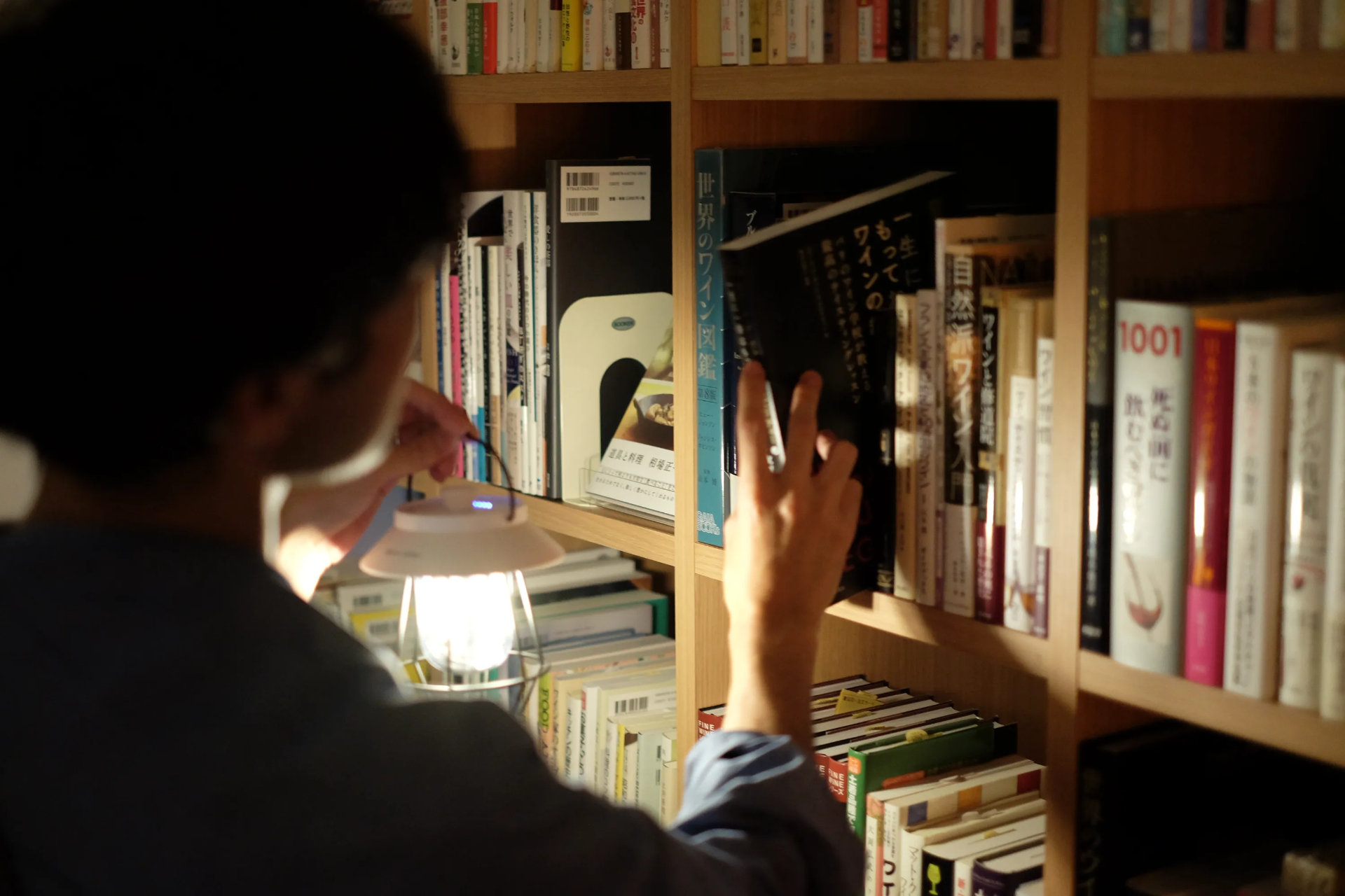 【夜の本屋】1冊1冊「泊まれる本屋」での出逢いをお楽しみください