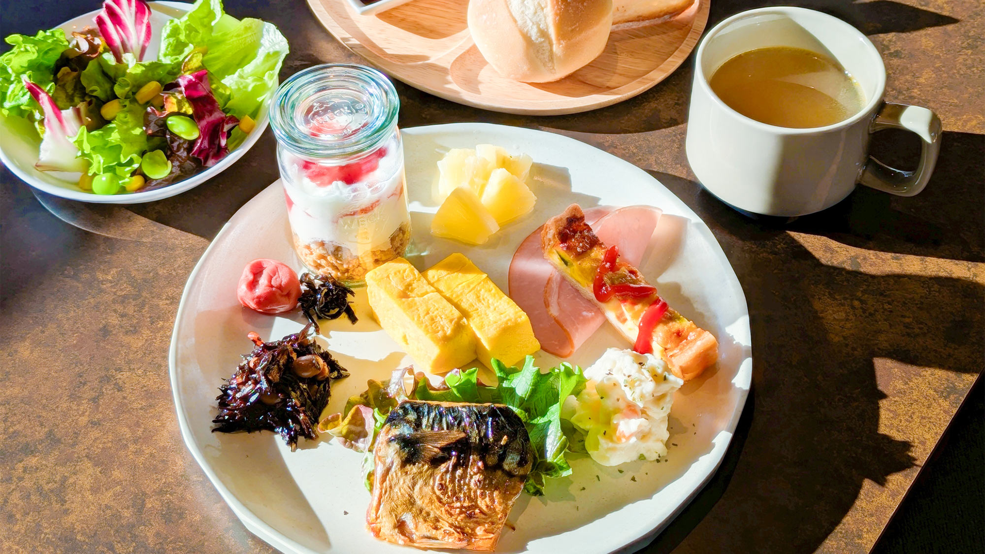 ・【朝食】一例　ワンプレート付きビュッフェ、または完全ビュッフェ形式