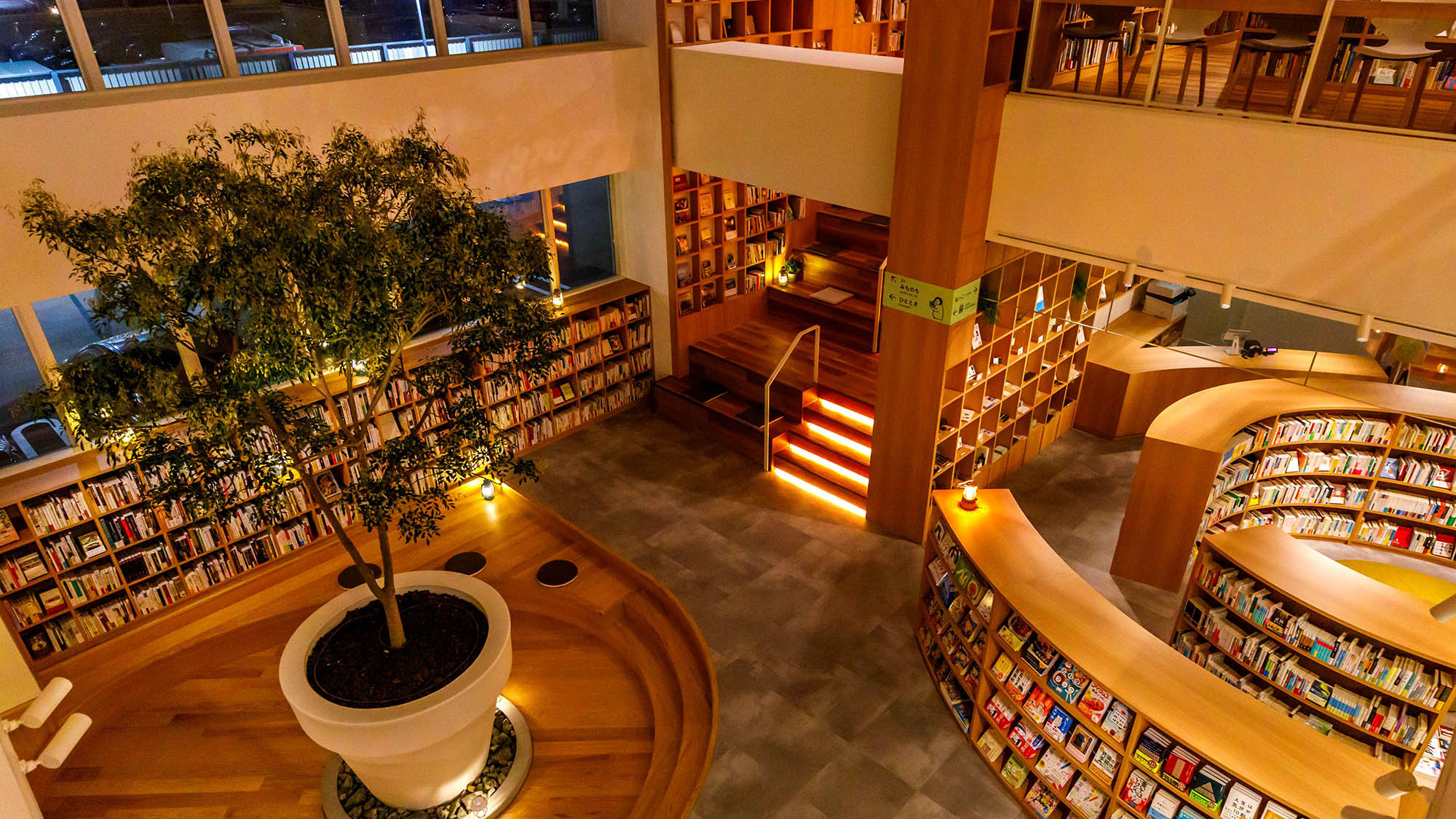 ・【書店】夜は宿泊者限定の静かな空間。心ゆくまで読書をお楽しみください