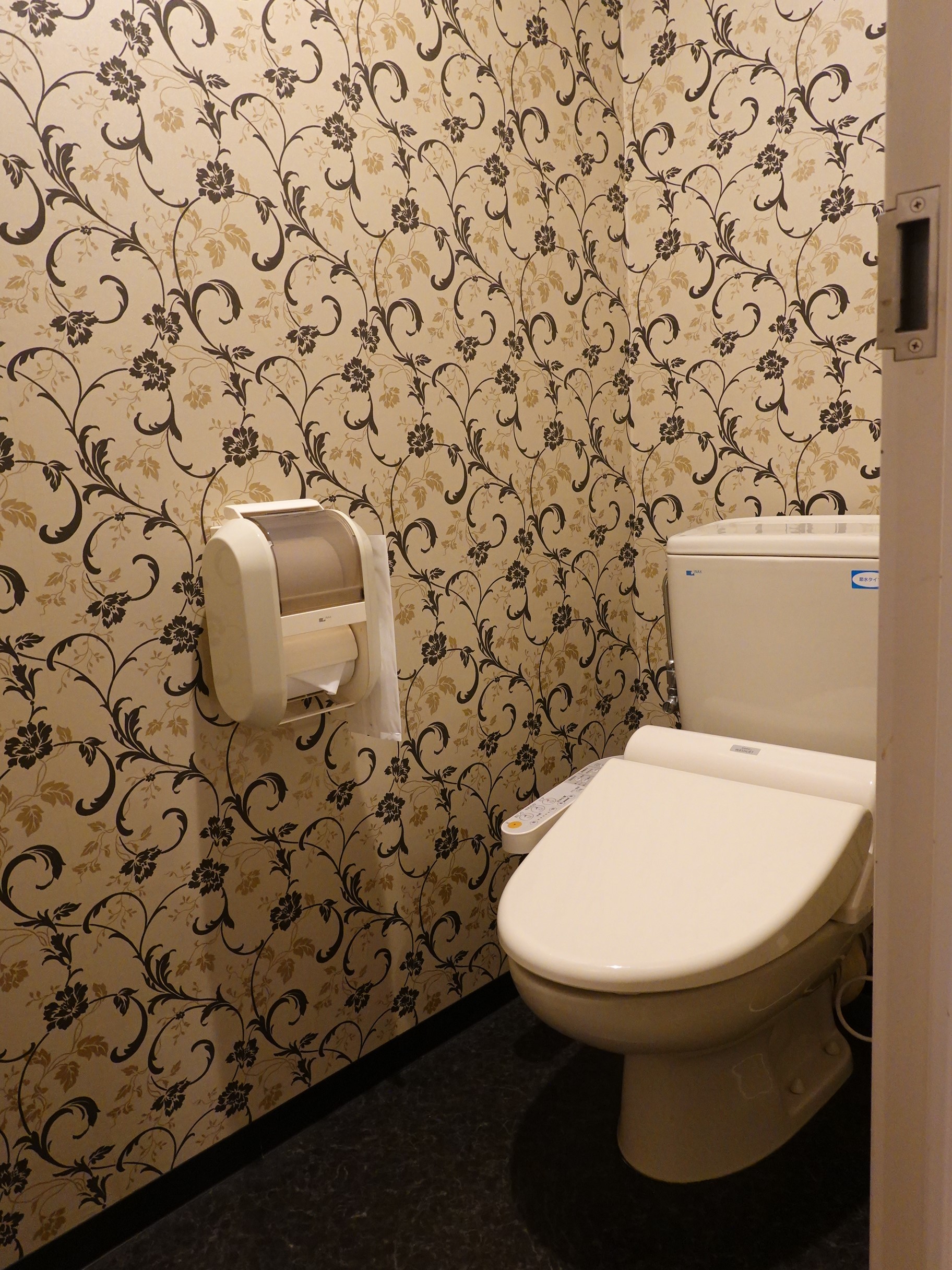 客室トイレ（浴室とトイレはセパレート）