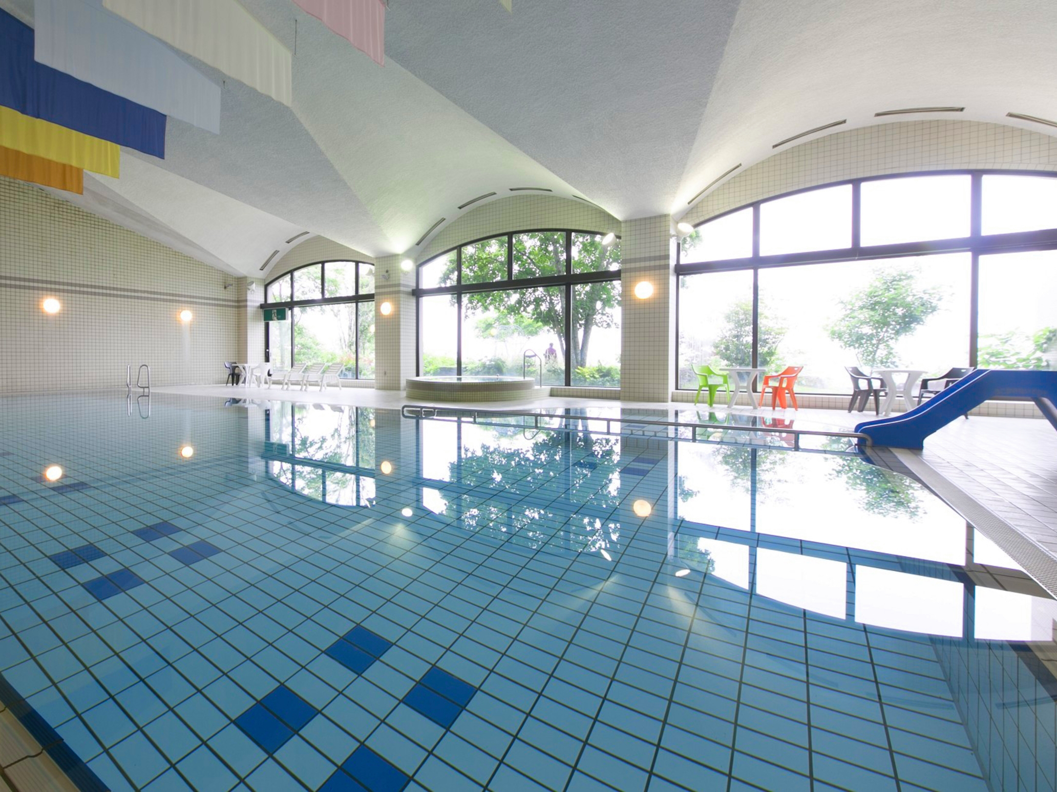 【室内温水プール】