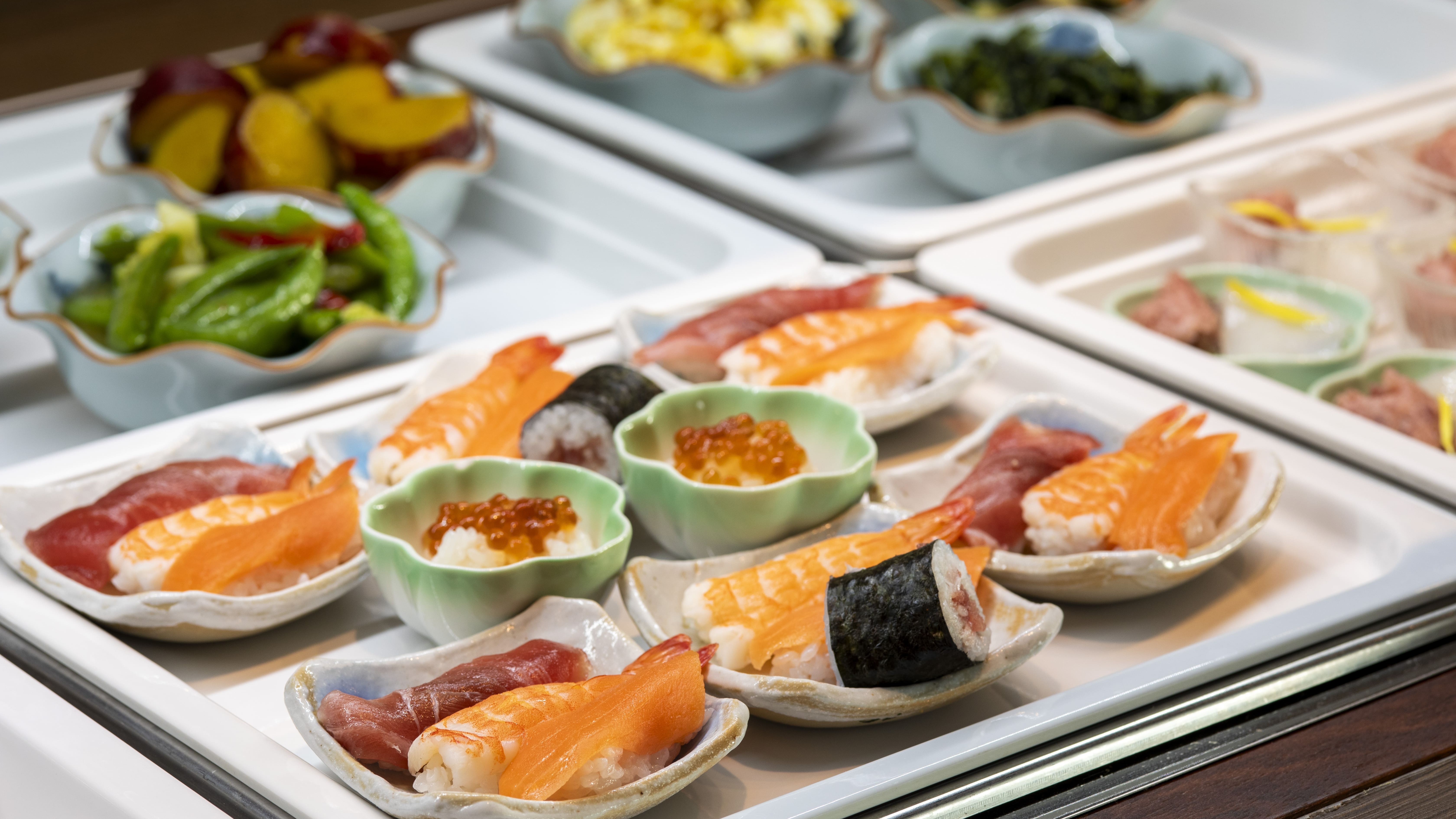 【朝食ビュッフェ】元寿司職人の料理長が毎朝握るお寿司
