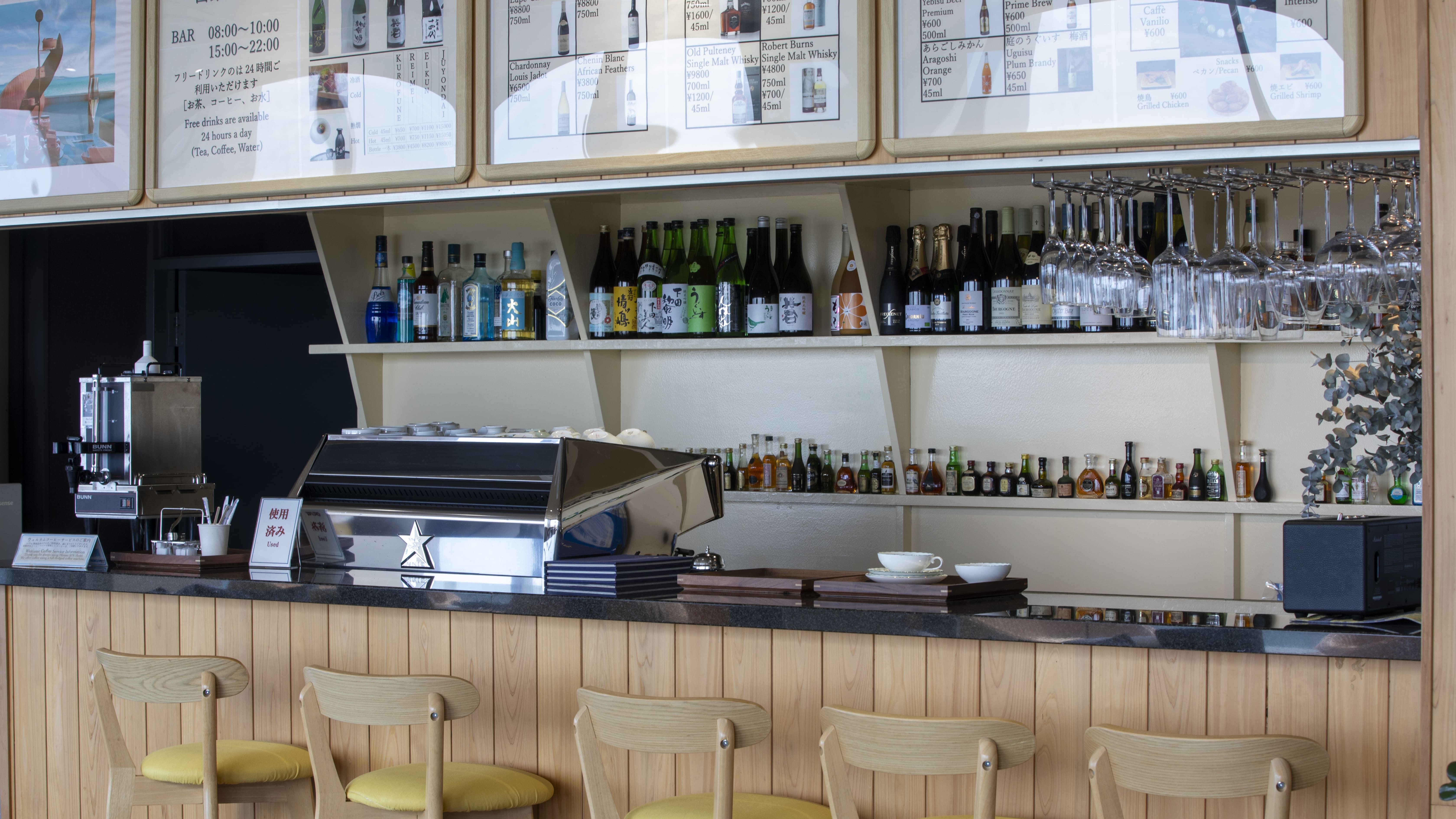 【オーシャンビューラウンジ】お酒を愉しめるバータイム有り