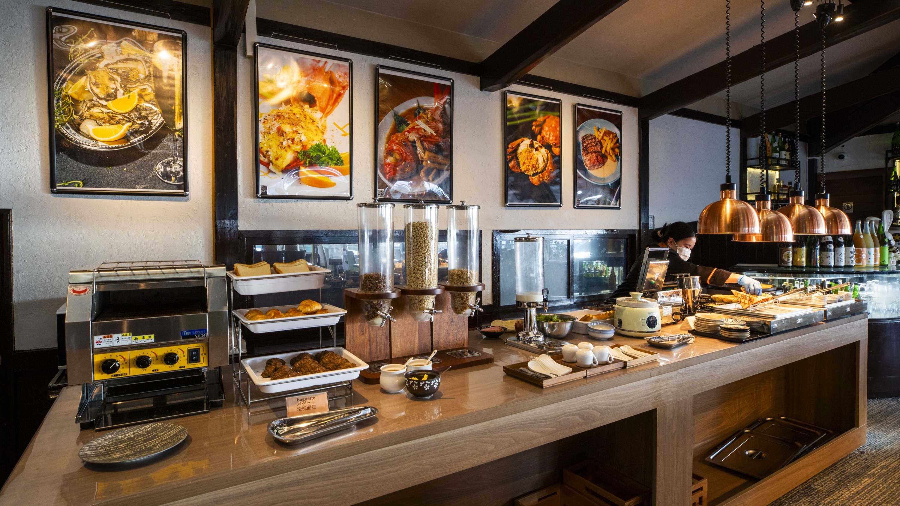 【朝食ビュッフェ】料理長の手作りの逸品が並ぶ和洋折衷のビュッフェ